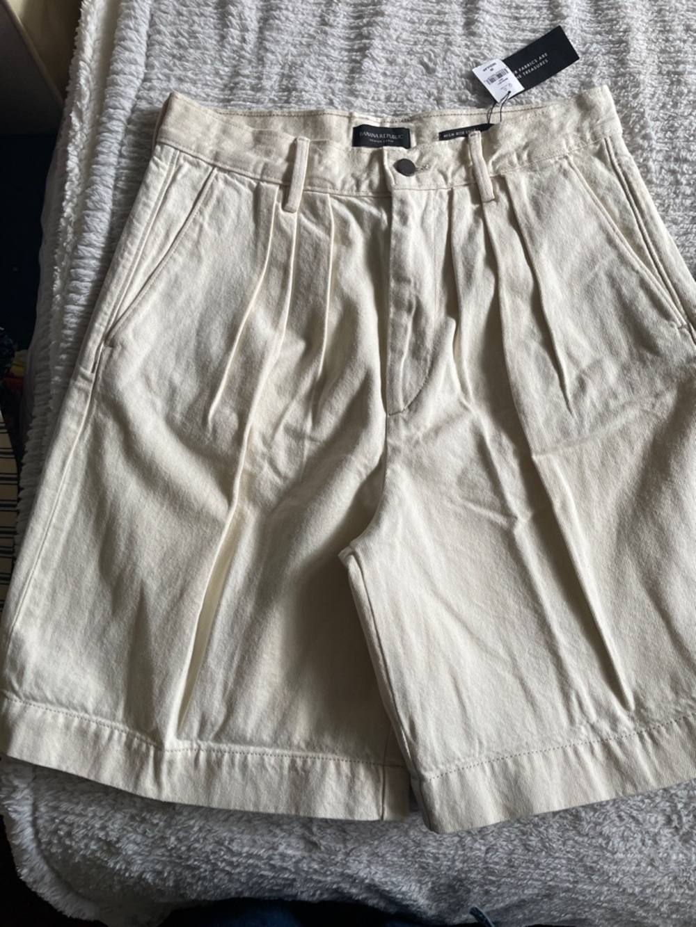Banana Republic Cream Pleated High Waist Women’s Shorts